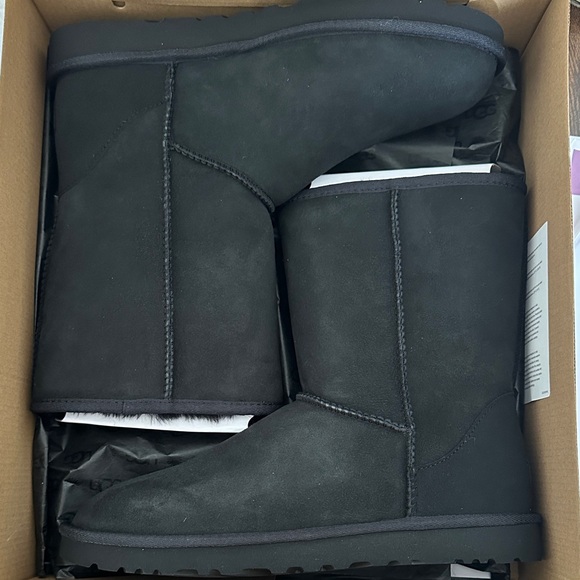 Classic short black UGG boots - Picture 2 of 4